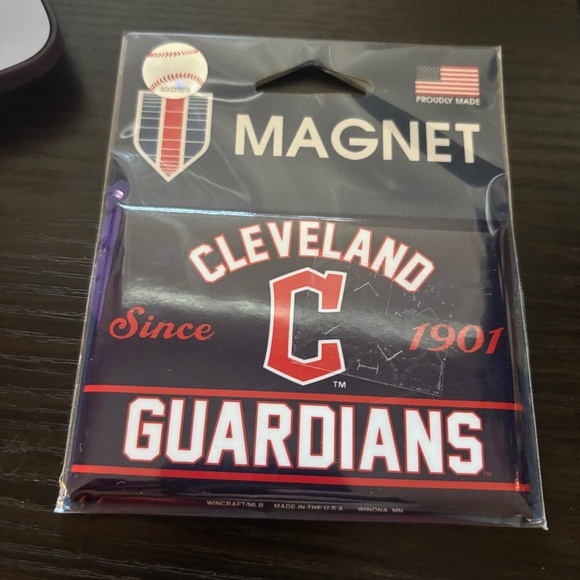 MAJOR LEAGUE BASEBALL CLEVELAND CUARDIANS MAGNET - Picture 1 of 1
